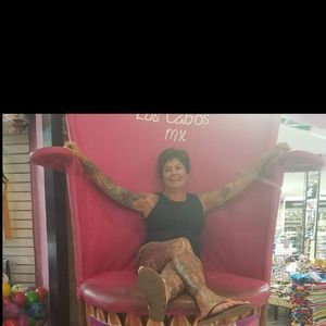 Meet your Posher, Carla